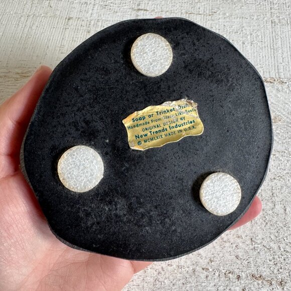 Vintage Abalone Shell Pieces in Resin Soap Dish - Seashell Trinket Holder - Picture 10 of 12